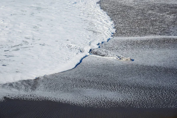 Güçlü Dalgalar Deniz Kenarı — Stok fotoğraf
