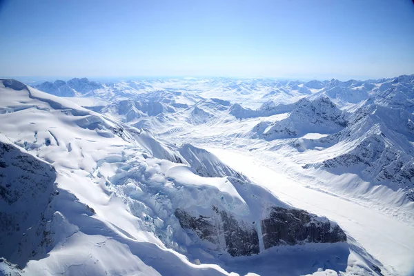 Montaña Alaska Con Nieve Cubierta —  Fotos de Stock