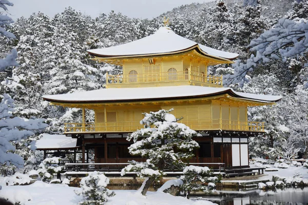 Karda Kinkakuji Altın Köşk Tapınağı — Stok fotoğraf