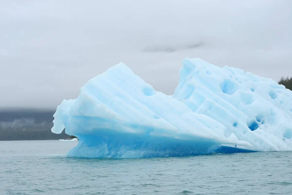 Айсберг Зимний Снежный Пейзаж — стоковое фото