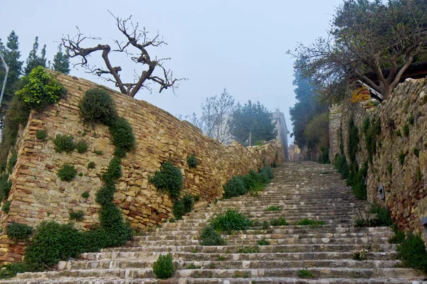 意大利Ascoli Piceno Ripatransone市的古老石阶 — 图库照片