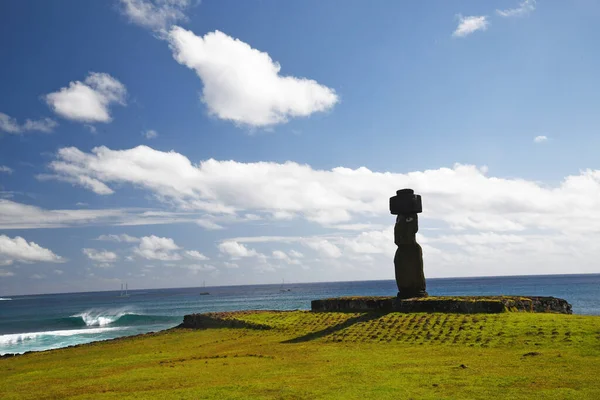 Blue Sky Ahu Tahai Easter Island — Stock Photo, Image