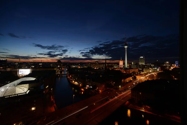 日出时柏林的城市景观 — 图库照片