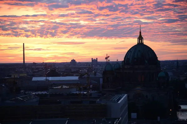 日出时柏林的城市景观 — 图库照片