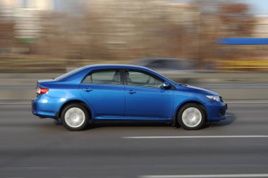 Şehirde Motion Car, Bulanık Arkaplan   