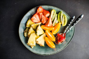 Lezzetli organik meyveli tatlıya yakından bakın.   