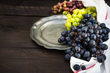 Arka plan için taze organik üzümlerin yakın plan çekimi.