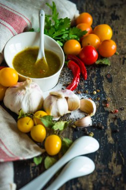 Geleneksel Gürcü sos tkemali