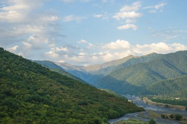Caucasus dağ silsilesi Kvareli yakın