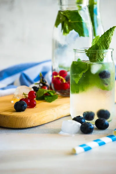 Close Shot Fresh Organic Lemonade Mint Berries Tabletop Background — Stock Photo, Image