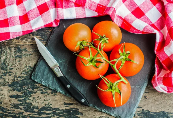 Close Shot Fresh Organic Tomatoes Tabletop Background — Stock Photo, Image