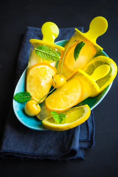 Sommer Dessert Mit Zitrone — Stockfoto