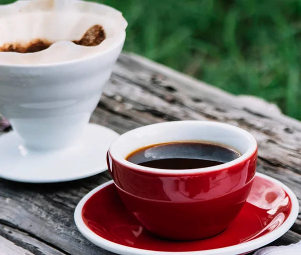 背景においしいコーヒーのクローズアップショット — ストック写真