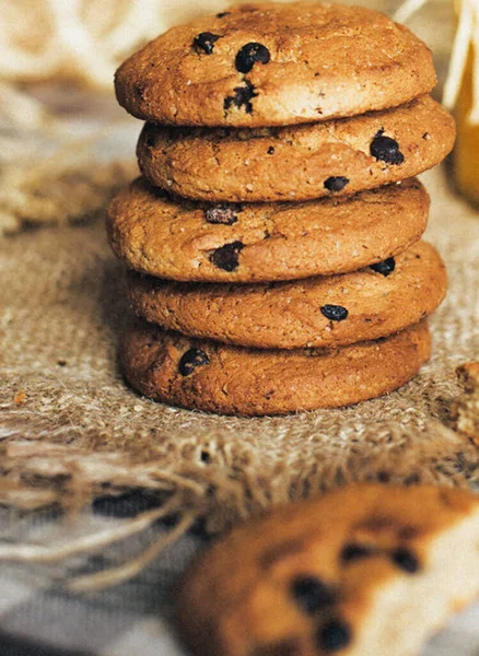 バックグラウンドにおいしいクッキーのクローズアップショット — ストック写真