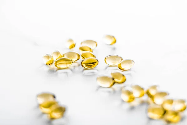 Vitamina Oro Píldoras Omega Para Una Dieta Saludable Nutrición Cápsulas — Foto de Stock