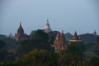 Sabahın erken saatlerinde Bagan manzarası