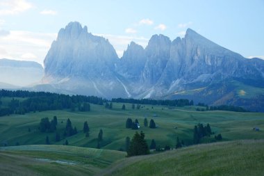 Alpe di Siusi dağ manzarası 