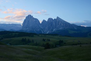 Alpe di Siusi dağ manzarası 
