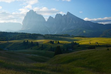 Alpe di Siusi dağ manzarası 