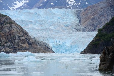 gelgit suyu buzulu manzarası