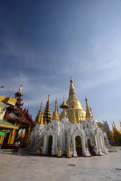 Shwedagon Χρυσή Παγόδα Στο Λυκόφως Γιανγκόν Μιανμάρ — Φωτογραφία Αρχείου
