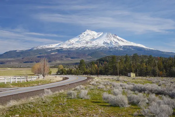 Mount Shasta Daytime View — Stock Photo, Image