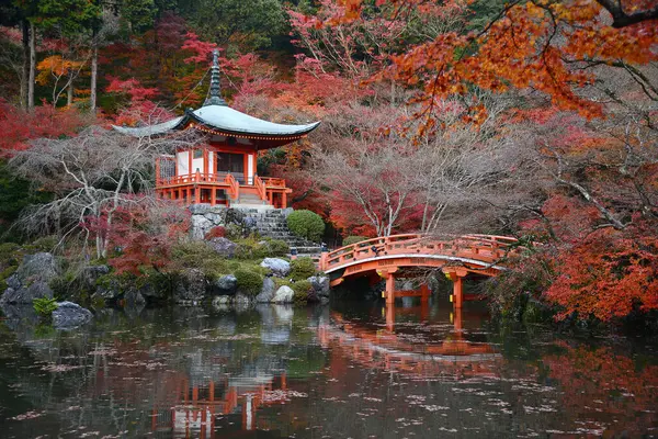 Kyoto 'daki antik tapınak, gündüz görüşü 