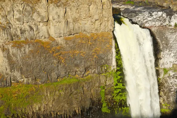 Niesamowity Widok Wodospad Przyrodzie — Zdjęcie stockowe