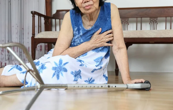 Donna Anziana Che Cade Casa Attacco Cuore — Foto Stock
