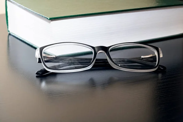 Black Glasses Book Wooden Table — Stock Photo, Image