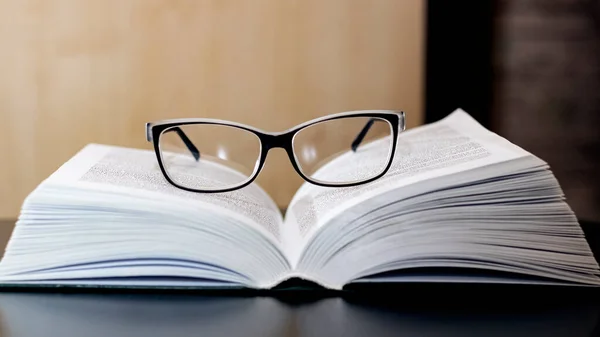 Glasses Open Book Wooden Table — Stock Photo, Image
