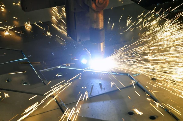 Process Cutting Metal Using Plasma Cutting — Stock Photo, Image