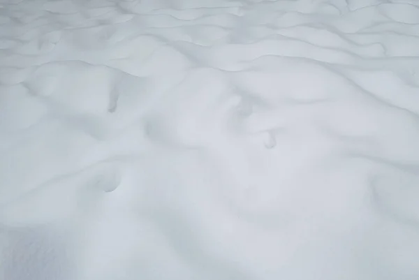 地面の上の均一な白い雪の表面 — ストック写真