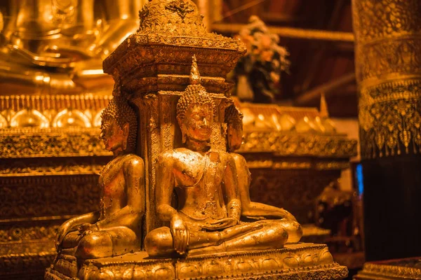 Χρυσή Buddha Εικόνα Στο Wat Phumin Στη Ναν Ταϊλάνδη — Φωτογραφία Αρχείου