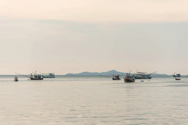 Denizdeki Balıkçı Gemilerinin Manzarası — Stok fotoğraf