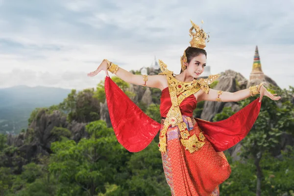 Γυναίκα Φορώντας Τυπικό Ταϊλάνδης Φόρεμα Ταϊλανδέζικο Στιλ — Φωτογραφία Αρχείου