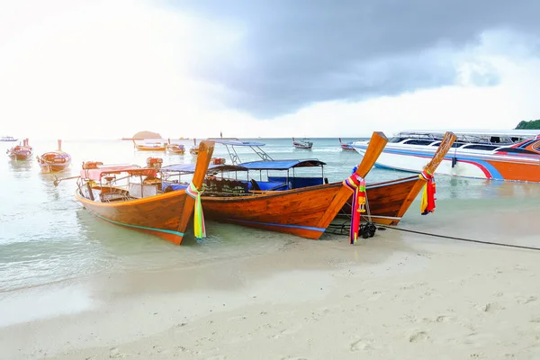 Barcos Pesca Praia Ilha Lipe Tailândia — Fotografia de Stock