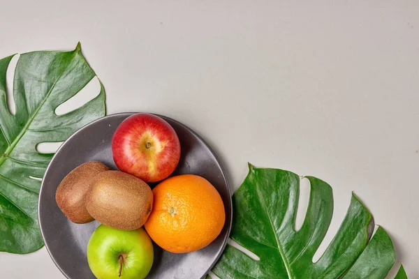 健康食 ダイエットします 新鮮な様々 な柑橘系の果物 — ストック写真
