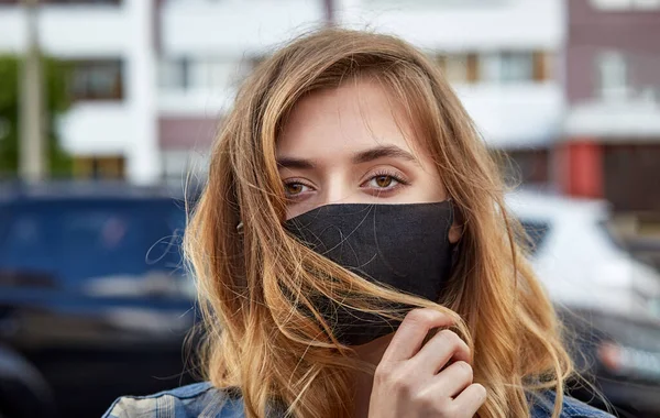 Ritratto Adolescente Preoccupata Indossare Maschere Protettive — Foto Stock