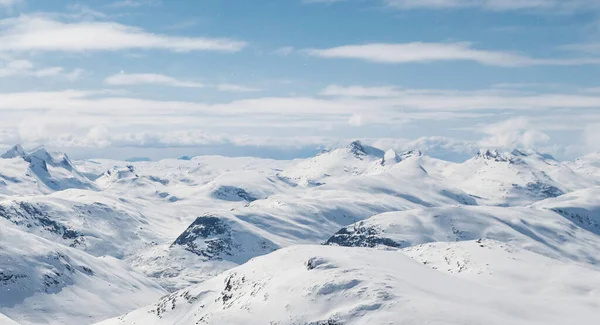 Καταπληκτική Θέα Των Βουνών Που Καλύπτονται Χιόνι Κατά Χειμερινή Περίοδο — Φωτογραφία Αρχείου