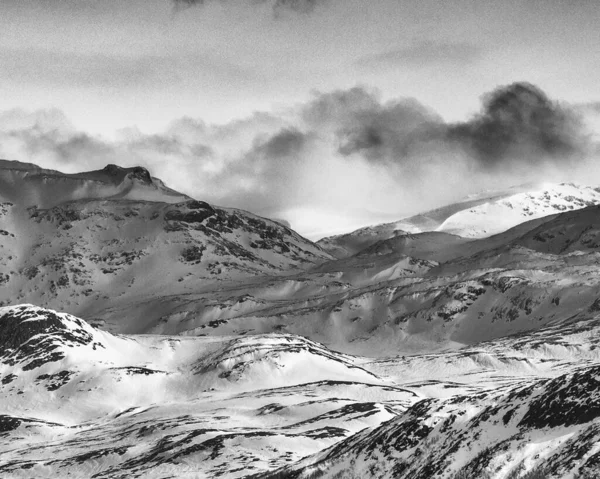 Krajina Hor Sněhem Vrcholu Černá Bílá — Stock fotografie