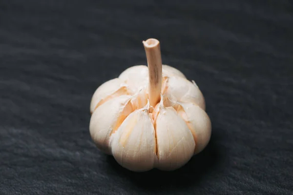 Fresh Garlic Garlic Bulb Black Stone Table — ストック写真