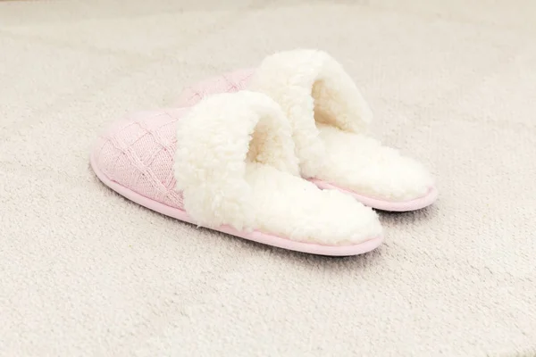 Pink Cozy Knitted Slippers Floor Carpet — Stock Photo, Image