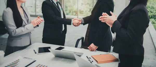 Business Partners Executive Greetings Handshake Conference Agreement Deal Together Empresários — Fotografia de Stock