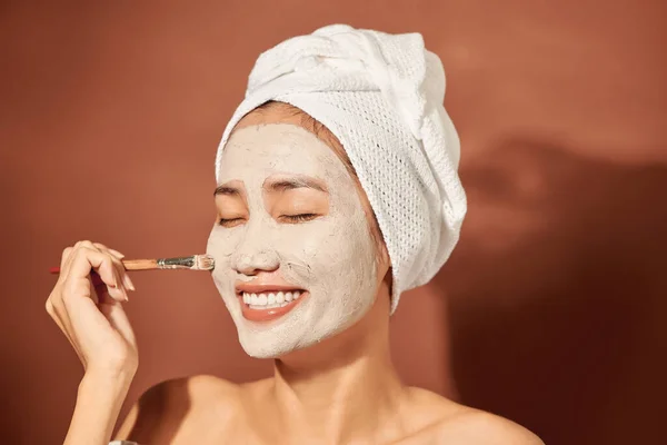 Close Portrait Beautiful Asian Girl Spa Towel Her Head Applying — Stock Photo, Image