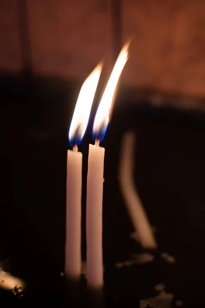 Κάψιμο Κεριών Που Φτιάχνουν Φως Στην Όψη Φόντο — Φωτογραφία Αρχείου
