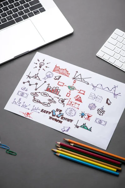 Kreative Skizze Spiralblock Mit Laptop Auf Dem Schreibtisch Geschäftsidee Konzept — Stockfoto