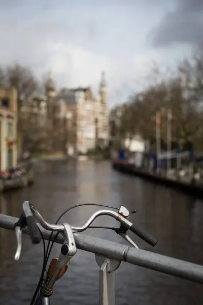 Fahrrad Der Stadt Abgestellt — Stockfoto