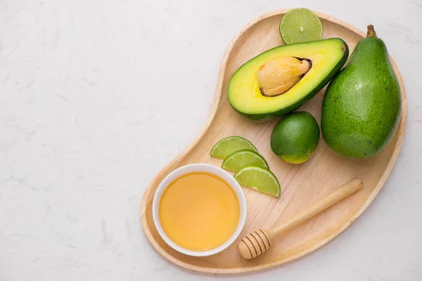 Conceito Alimentação Saudável Abacate Orgânico Fresco Limão Com Mel Mesa — Fotografia de Stock
