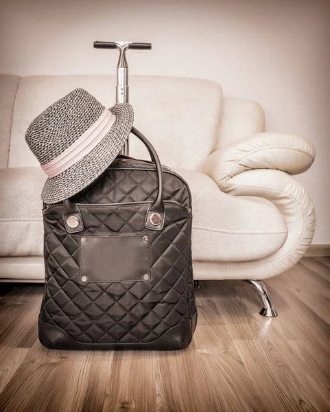 Koffer Und Hut Aus Nächster Nähe — Stockfoto